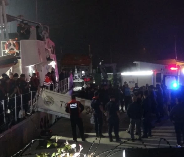 Karadeniz'de saldırıya uğrayan Türk teknesindeki yaralılar İnebolu'ya getirildi