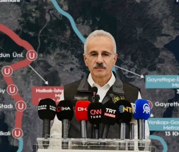 Bakan Uraloğlu duyurdu: Halkalı-İstanbul Havalimanı arası 30 dakikaya düşüyor!