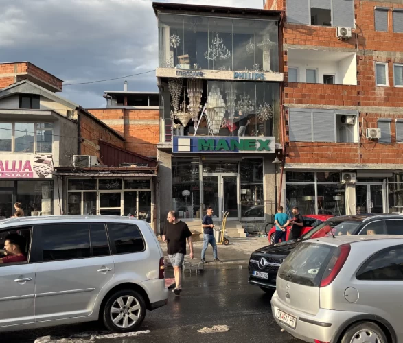 Kuzey Makedonya'da şiddetli fırtına hayatı felç etti