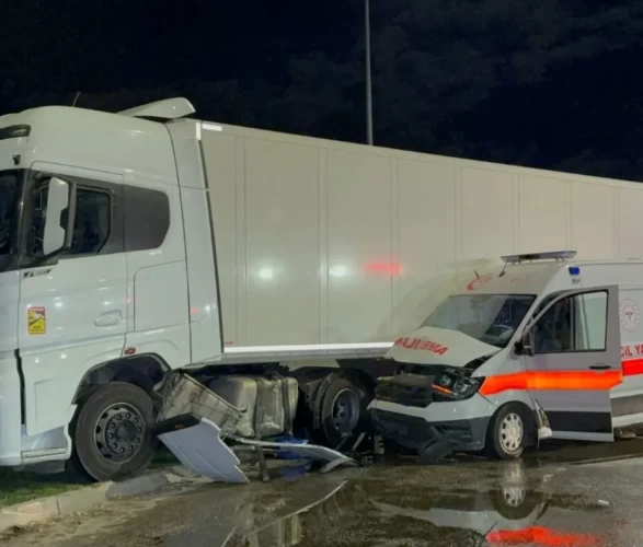 Samsun’da ambulans ile TIR çarpıştı