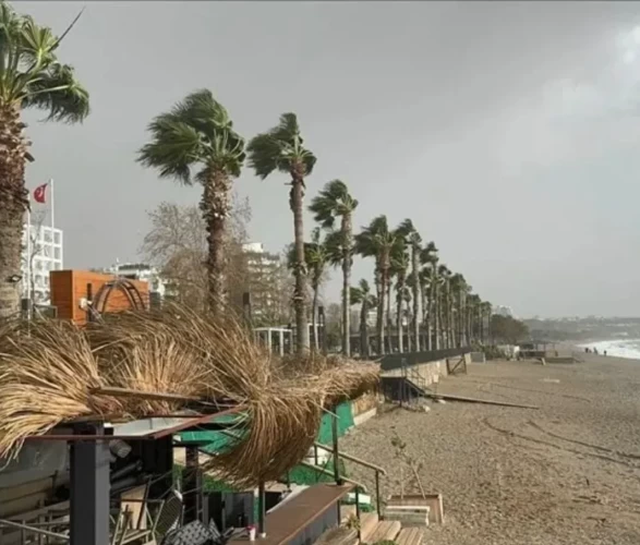Meteoroloji'den kuvvetli rüzgar ve sıcak hava uyarısı! 4 ilde sıcaklık 40 dereceyi aşacak