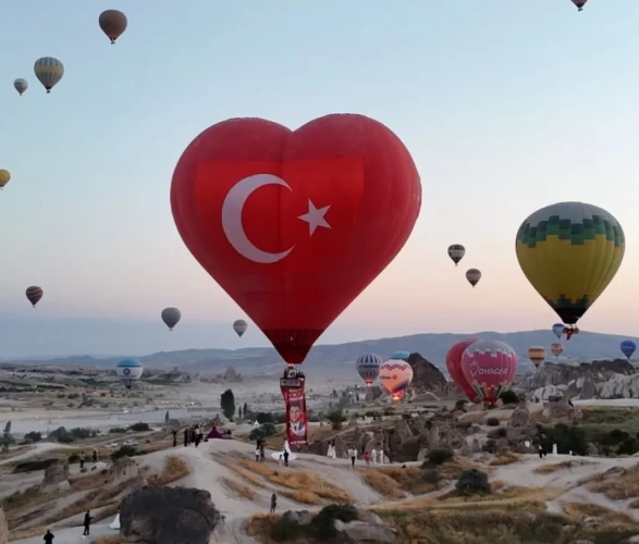 Kapadokya'da balon turizmi rekor kırdı! 6 ayda 306 bin turist gökyüzüne yükseldi
