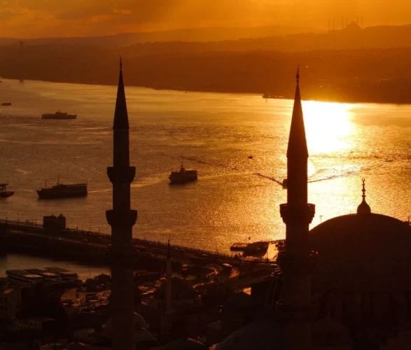 İstanbul’da gün doğumundan büyüleyen manzara!