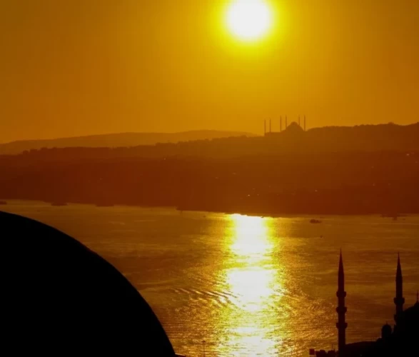 Gün doğumu ve Büyük Çamlıca Camisi aynı karede!