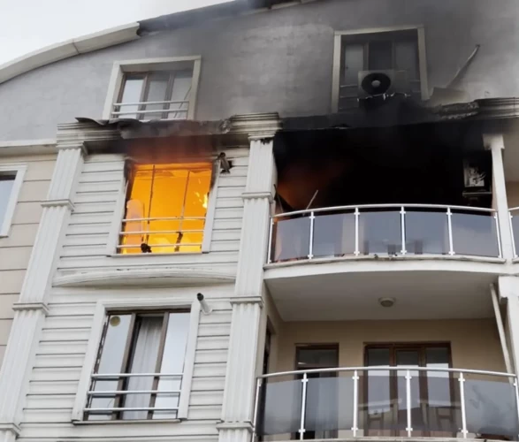 Iğdır'da alevler apartmanı sardı