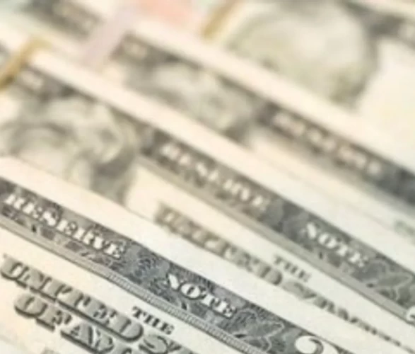 Dolar 48,47 liranın üzerine çıkarken, avro 56,44 liradan güne başladı!