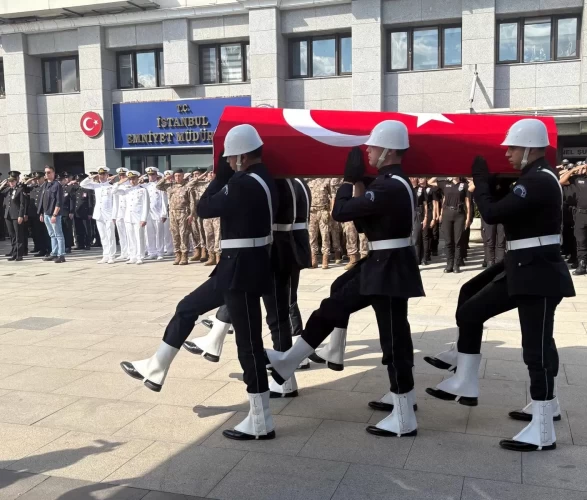 Şehit polisin babası cenazeye tekerlekli sandalyeyle katıldı