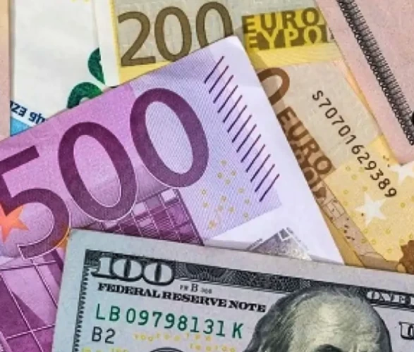 Dolar ve avro güne kaç liradan başladı?