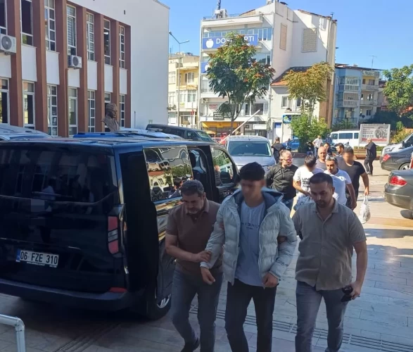 Lisenin önünde pompalı tüfekle dolaştılar! 3 şüpheli adliyede