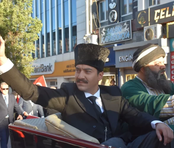 Tarihi gün yeniden yaşandı: Atatürk'ün Sivas'a gelişi canlandırıldı
