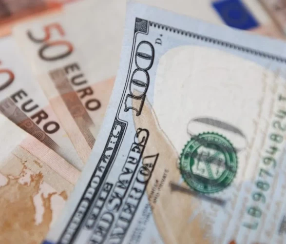 Dolar ve evroda yeni hafta başladı