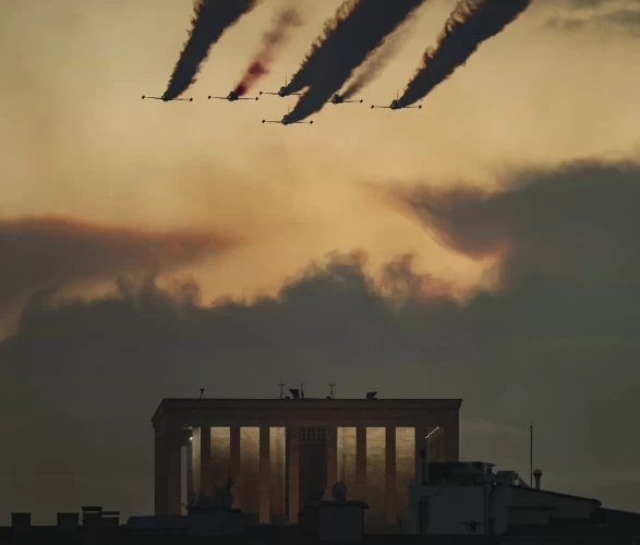 Türk Yıldızları'ndan Anıtkabir üzerinde Cumhuriyet Bayramı'na özel uçuş