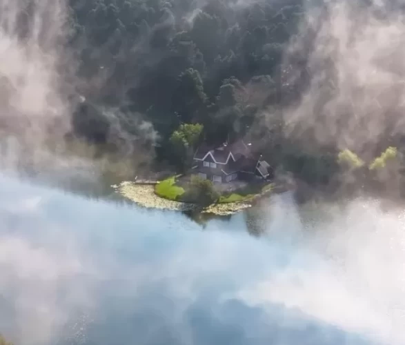 Bolu Gölcük Tabiat Parkı’nda sonbahar renkleri dronla görüntülendi