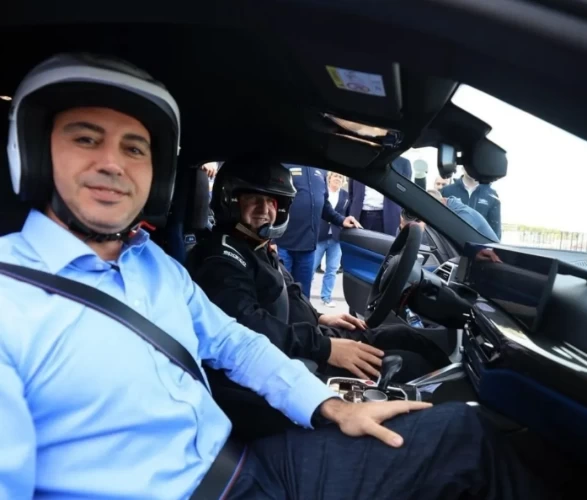 Bakan Bak, şampiyon pilotlarla İstanbul Park’ın tozunu attı!