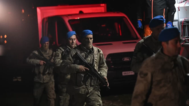 CH-47 ağır nakliye helikopteri kaza kırıma uğradı