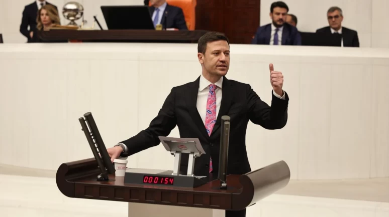 Baykoç'tan CHP'ye sert çıkış: Biz şehirleri ayağa kaldırıyoruz, onlar adliye koridorlarında