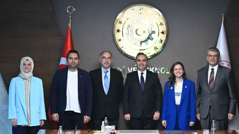 Bakan Kacır, TÜBİTAK destekli Türk akademisyenlerin uluslararası başarısını tebrik etti