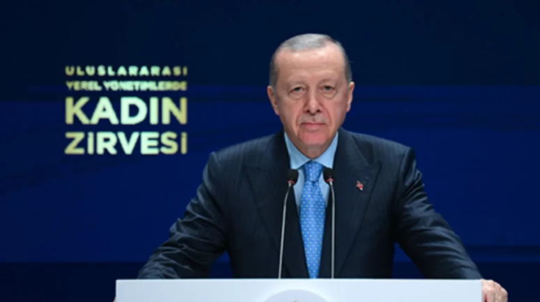 Cumhurbaşkanı Erdoğan, "Uluslararası Yerel Yönetimlerde Kadın Zirvesi" programı öncesi stantları ziyaret etti