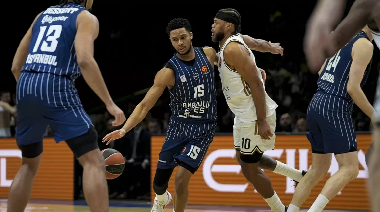 Anadolu Efes, EuroLeague'de 12. galibiyetini aldı