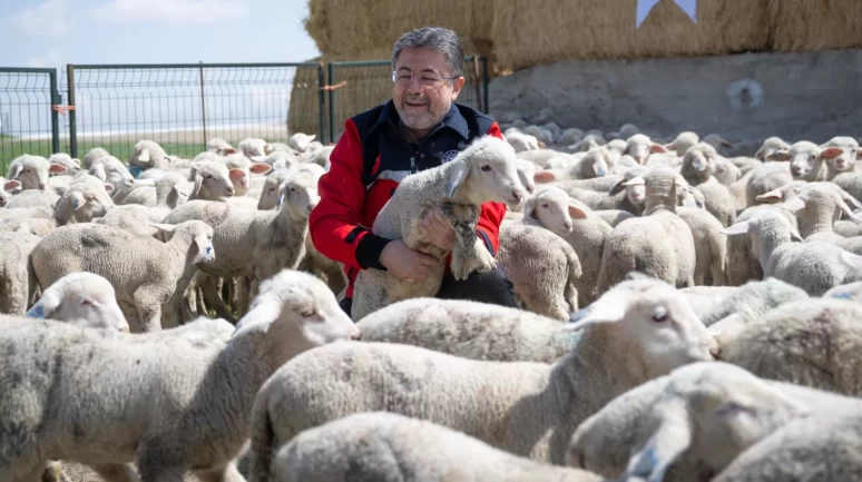 Bakan Yumaklı üretici desteğini duyurdu: 100 hayvan ve 180 bin TL verilecek!