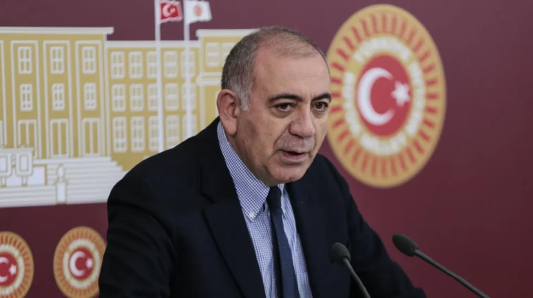GÜRSEL TEKİN GÖREVE DEVAM EDİYOR! CHP İstanbul davasında Ankara kararı