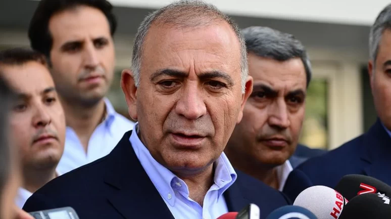 CHP'li o isimden partililere çağrı: Yaşananları şaşkınlıkla izliyorum, içim yanıyor, partinize sahip çıkın!