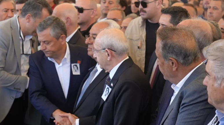 Kılıçdaroğlu ve Özel, cenaze töreninde birbirinin yüzene bakmadan tokalaştı!