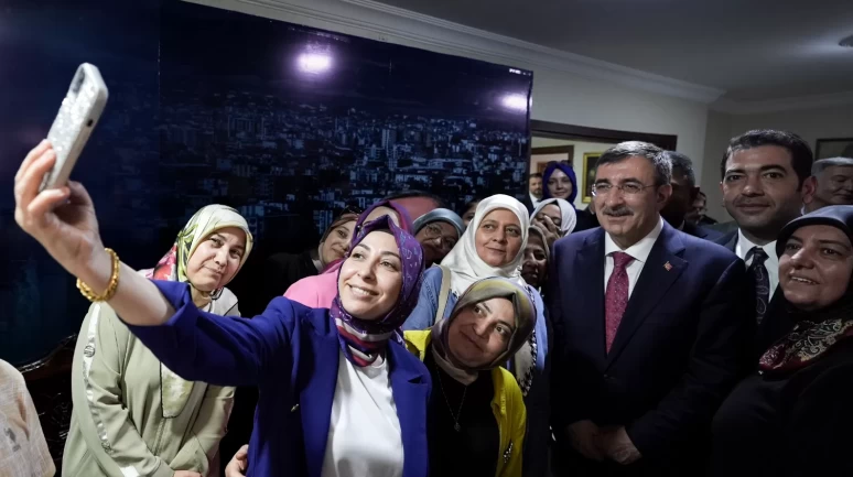 Cevdet Yılmaz: 'Türkiye ateş çemberinin ortasında istikrarla yoluna devam ediyor'