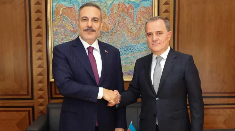 Bakan Fidan, Bakü'de Azerbaycanlı mevkidaşı Bayramov ile bir araya geldi