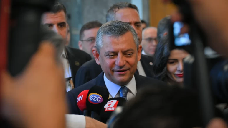 Daha parti ismi bulmayı beceremiyorlar! İktidara talipler! Yeni Parti'nin yeni ismi ne olacak? İşte son gelişmeler...