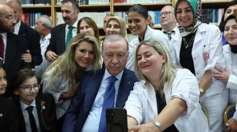 Cumhurbaşkanı Erdoğan mikrofonu eline aldı