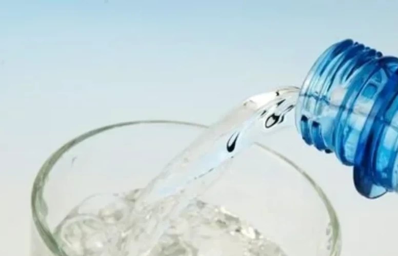 Alkali su içenlerin vücudunda bakın ne oluyor!