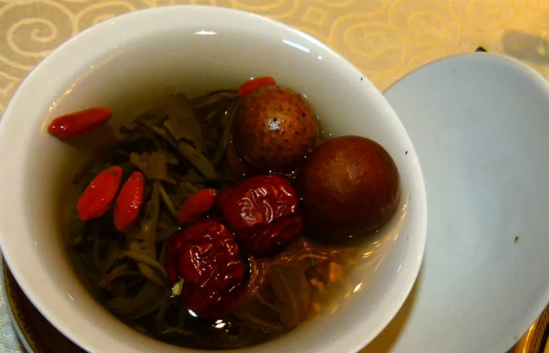 Çin’de kışın herkes bu çayla şifa buluyor!