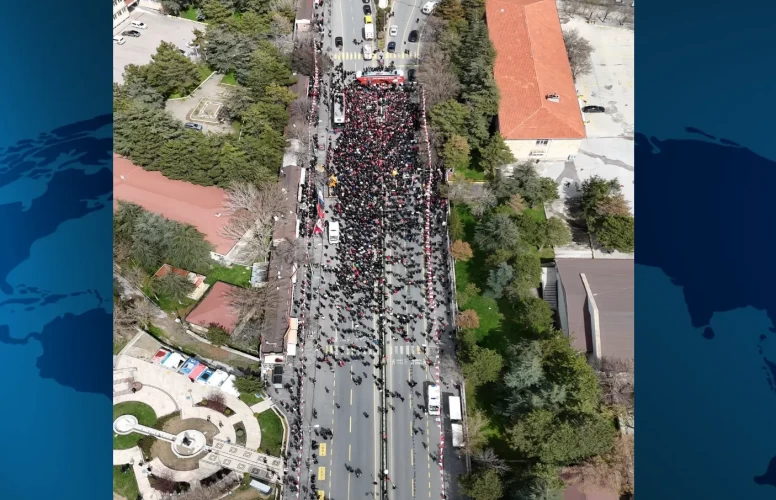 Özkan Yalım'ı ihraç etmekten korkan CHP, koca kentte birkaç yüz kişi topladı... Özgür Özel'den teşkilatlara fırça!