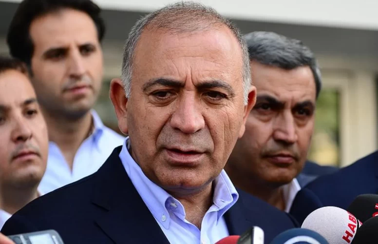 Gürsel Tekin, Mevzular Açık Mikrofon'da CHP'li gençlerle buluştu! "Direniriz" diyen gençlere, "Esenyurt'ta neden direnemediniz" diye sordu!