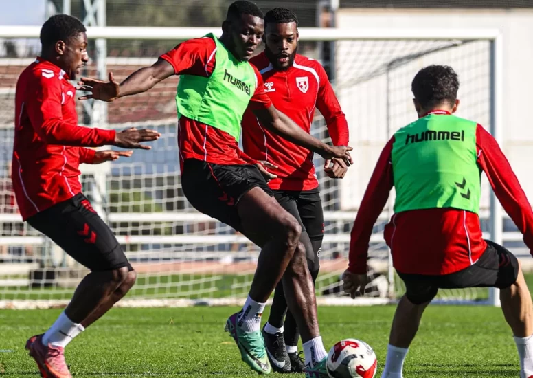 Samsunspor’da Ntcham ve Satka takıma döndü