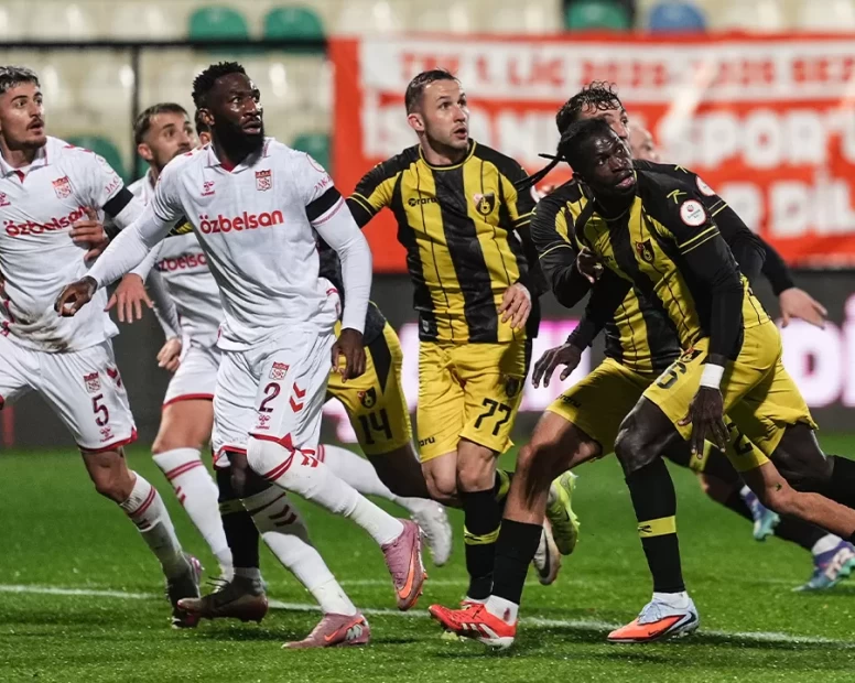 İstanbulspor, Sivasspor karşısında geri döndü