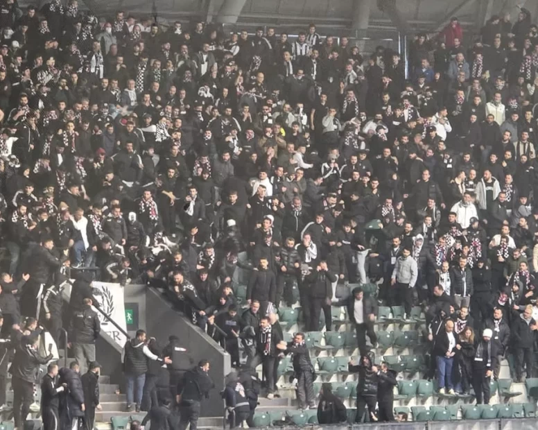 Beşiktaş tribünü Kocaelispor maçında karıştı