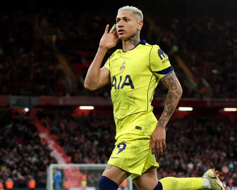 Tottenham, Anfield'ta puanı son dakikada kurtardı