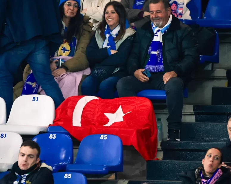 İspanyol kulübü Deportivo’dan Türk bayrağı mesajı
