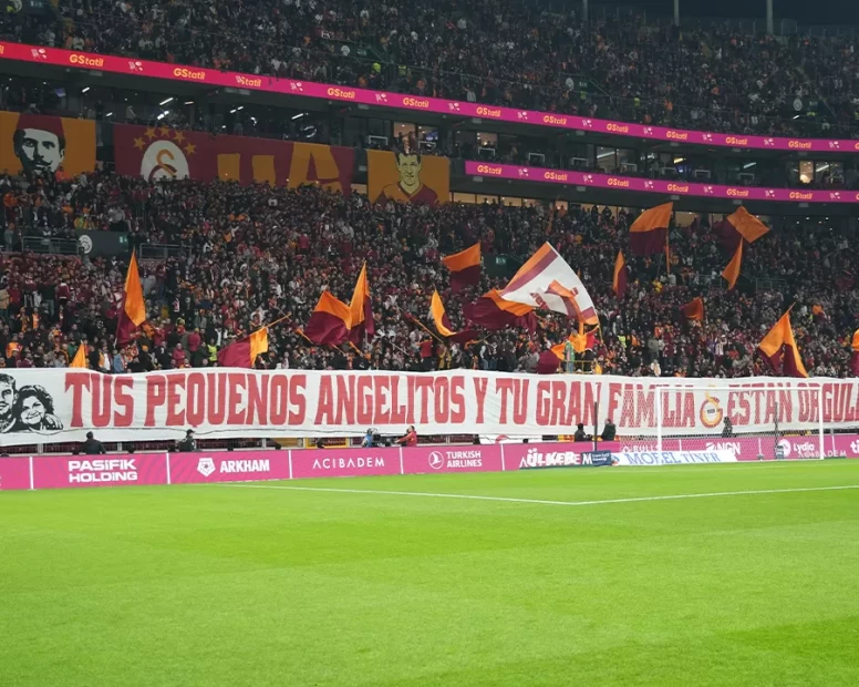 Galatasaray taraftarından Torreira’ya özel pankart