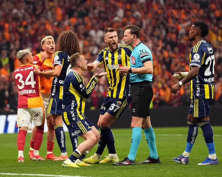 Fenerbahçe'ye derbi sonrası kötü haber!