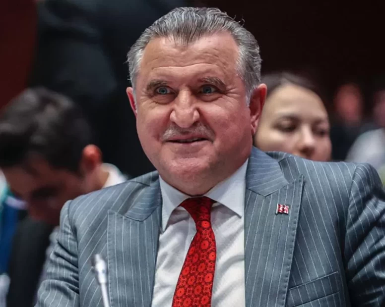 Bakan Bak, şampiyonluğa ulaşan Fenerbahçe'yi tebrik etti