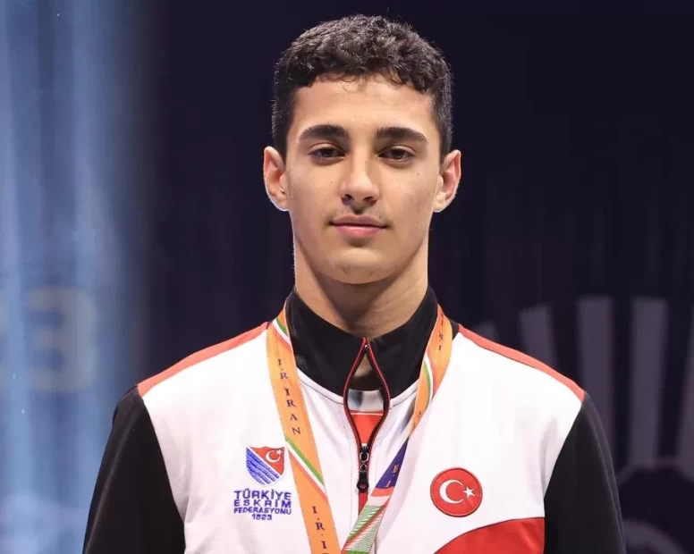 Milli eskrimci Furkan Yaman'dan altın madalya