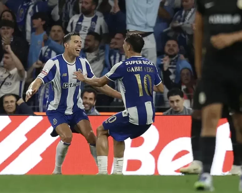Porto şampiyonluğunu ilan etti