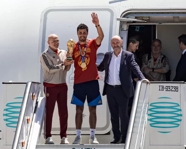 Şampiyon İspanya Dünya Kupası'yla ülkesine döndü