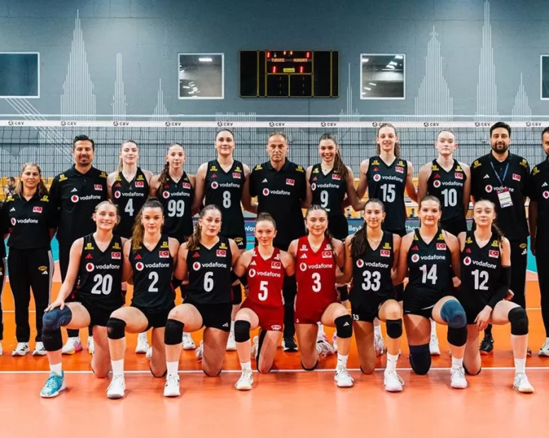 Bakan Bak'tan U18 Kadın Milli Takımı'na tebrik