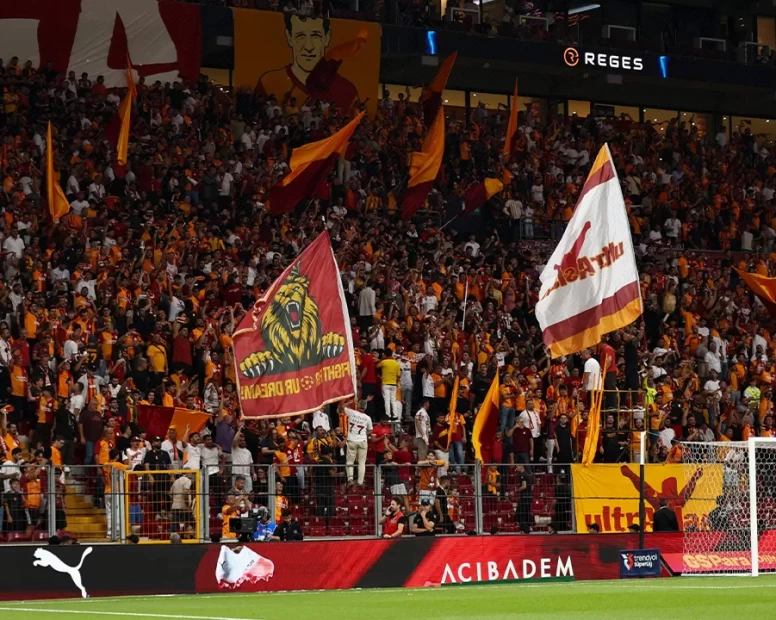 Galatasaray'da taraftarlardan yönetime tepki