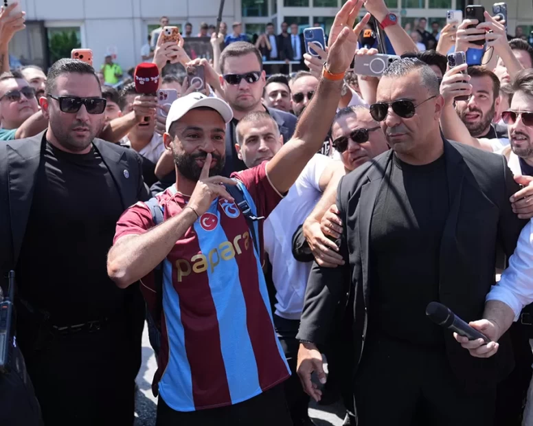 Trabzonspor'da Salah için imza töreni