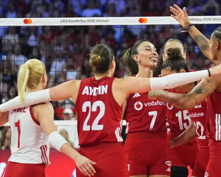 Dev derbi günü! Filenin Sultanları Polonya karşısına çıkıyor
